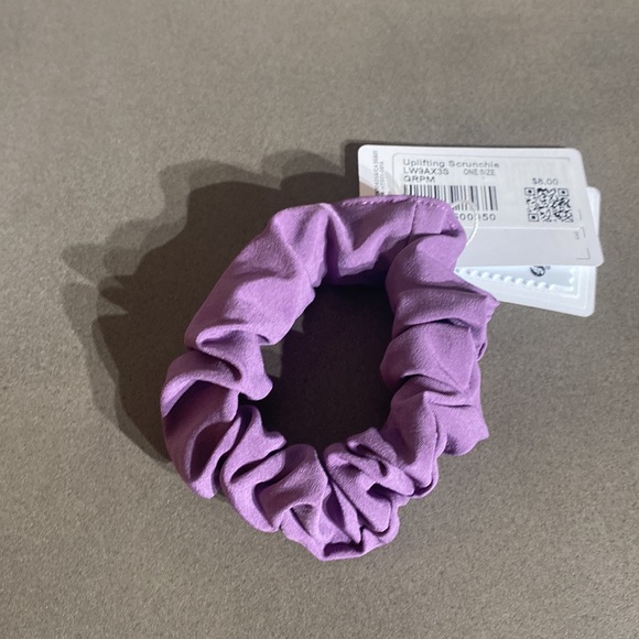 Lululemon Uplifting Scrunchie - Picture 3 of 3